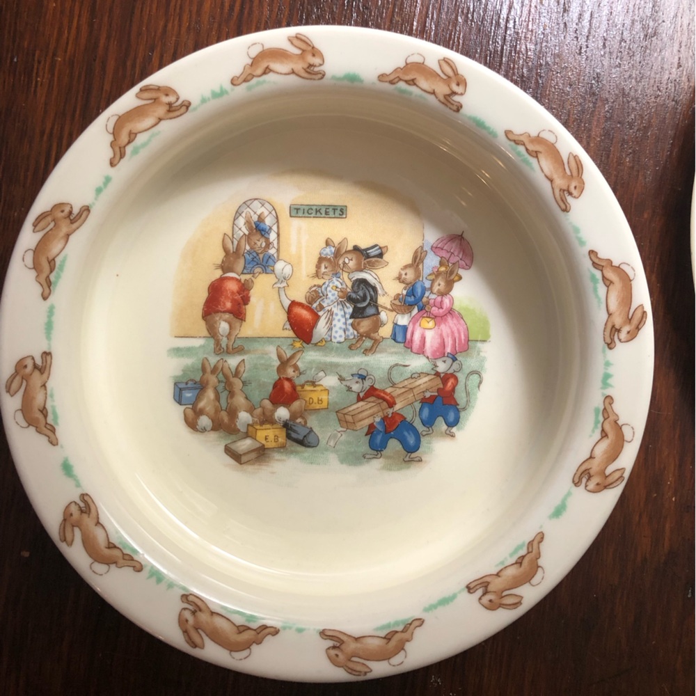 Vintage Royal Doulton 5 piece set Children's Bunnykins Dinnerware Set 1970’s - Picture 6 of 10